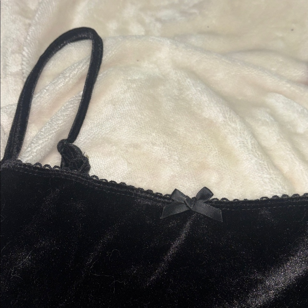 Black velvet top - Picture 2 of 4